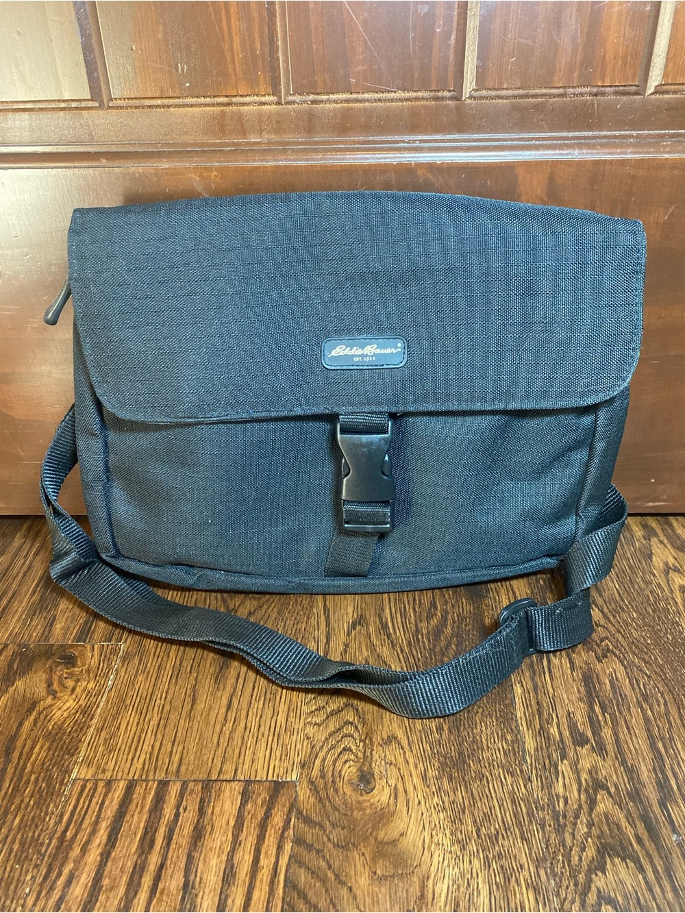 Eddie Bauer Adjustable Shoulder Strap Black Messenger Bag